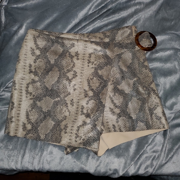 Zara Pants - ZARA SNAKE PRINT FAUX BERMUDA SKORT SHORTS Asymmet